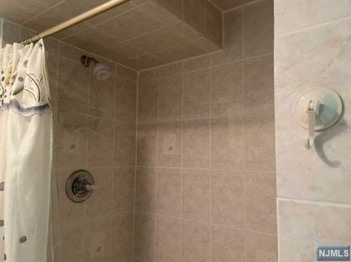 71 Jasper Ave, Teaneck NJ  07666-3816 exterior