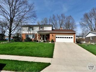 810 Medford Dr, Springfield, OH 45503-1927