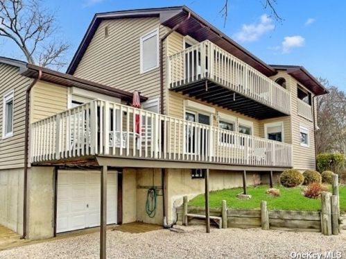 21 Beverly Ct, Moriches, NY 11955-1903