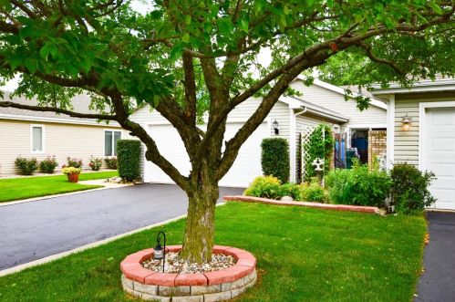 708 92nd Ave, Gary, IN 46410-8123