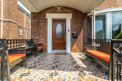 80-27 192nd St, Jamaica, NY 11432-1043