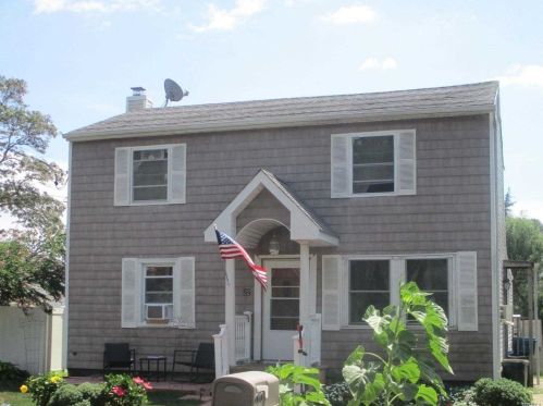 22 Pearl Ave, Holtsville, NY 11742-1711