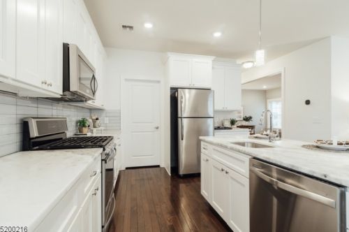 38 Walnut St, Little Falls NJ  07424-1402 exterior