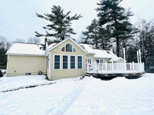 8 Mountain Rd, Deerfield, NH 03037-1527