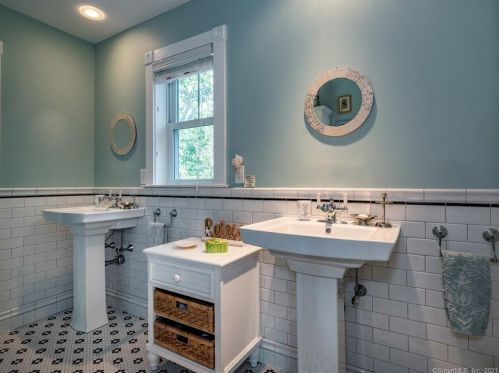 20 Jordan Cove Rd, Waterford CT  06385-3227 exterior