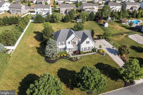 13 Kristen Ln, West Deptford, NJ 08051-1660