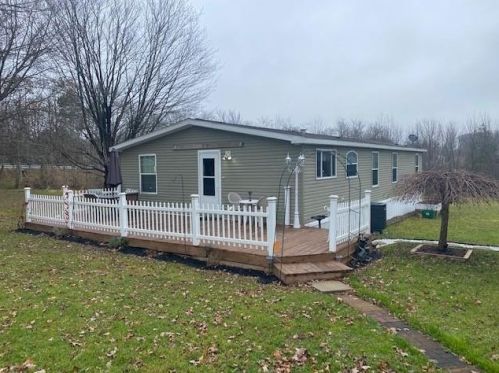 1287 Evans City Rd, Evans City, PA 16033-4701