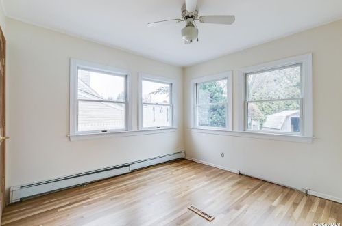 71 Ellen St, Bethpage NY  11714-2924 exterior