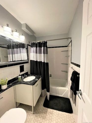 33 Barker Ave, White Plains NY  10601-1604 exterior