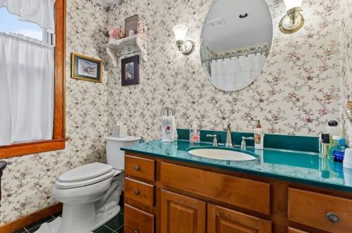 629 Maplewood Ave, Ambridge PA 15003-2415 exterior