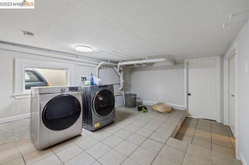 409 45th St, Oakland CA  94609-2124 exterior