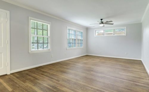 5217 Locust St, Bellaire, TX 77401-3322