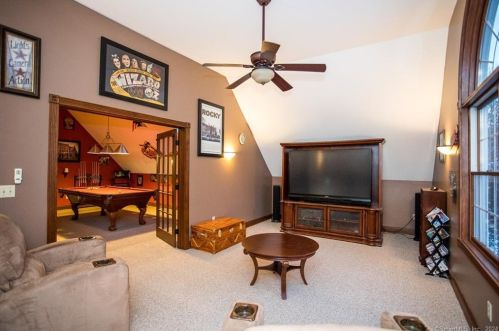 2 Deepwood Dr, Norwich CT  06360-1608 exterior