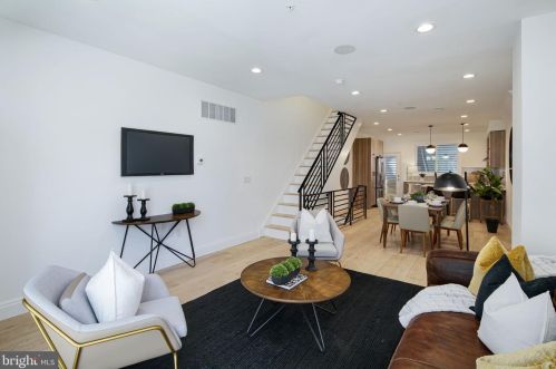 1241 Leithgow St, Philadelphia, PA 19122-0052