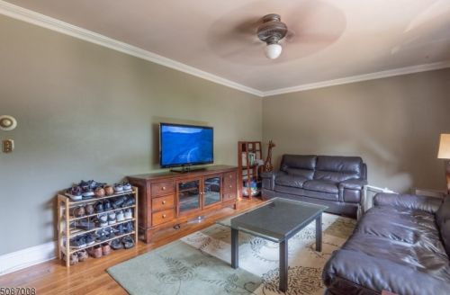 21 Macfarlan Ave, Paterson, NJ 07506-3603