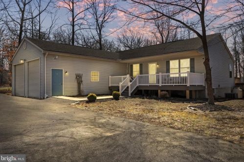 53 Blue Bird Trl, Charnita, PA 17320-8078