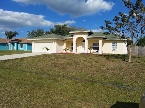 464 Kestor Dr, Fort Pierce, FL 34953-5519