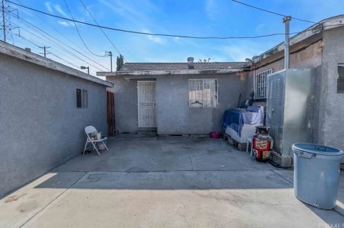 129 69th Way, Long Beach CA  90805-1237 exterior