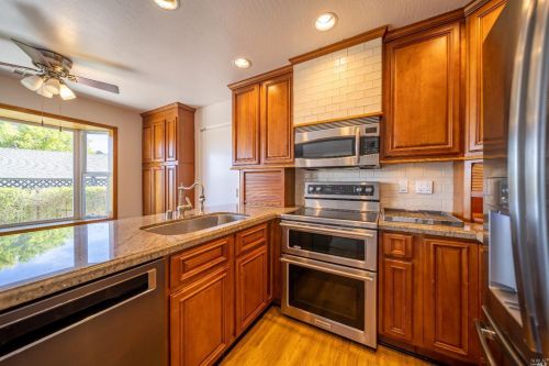 2132 Bluejay Cir, Pinole, CA 94564-1802