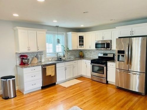 98 Arthur St, Brockton, MA 02302-1803