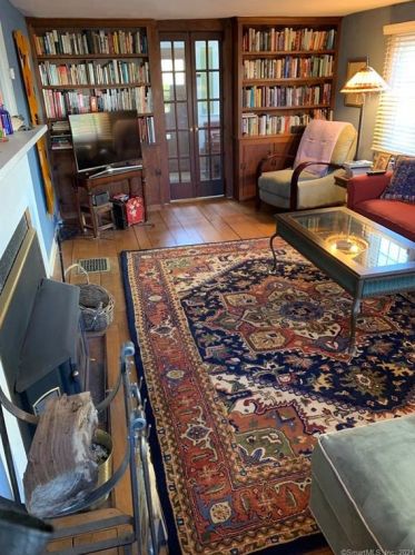 6 Mansfield St, Bethel, CT 06801-1723