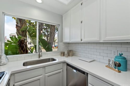 126 33 St, Newport Beach CA  92663-3028 exterior