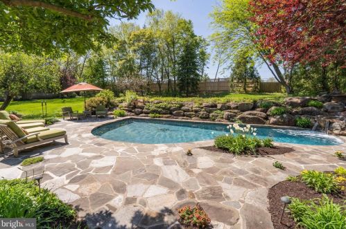 5 Gregory Ln, Newtown Square PA  19073-1518 exterior