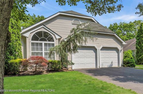 5 Winding River Rd, Lakewood NJ  08701-5734 exterior