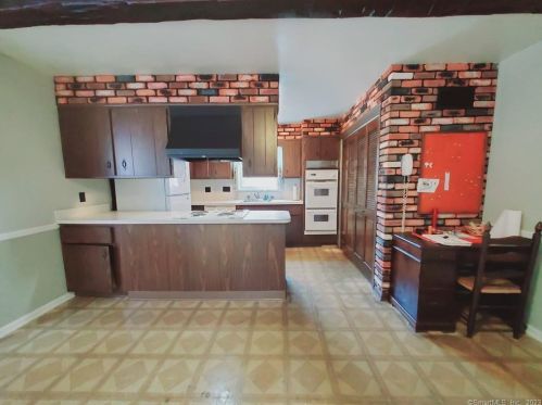 60 Avery St, Stamford, CT 06902-6244