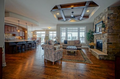 1206 Hickory Hill Pkwy, Hubertus, WI 53033-9563
