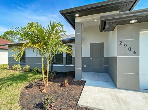 1212 4th Pl, Cape Coral, FL 33991-2880