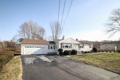 7 Curtis Ct, North Haven, CT 06473-3921