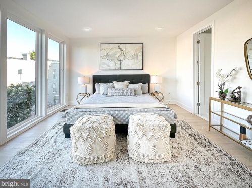 909 11th St, Washington, DC 20003-2813