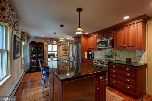 233 Union St, Kennett Sq PA  19348-3330 exterior