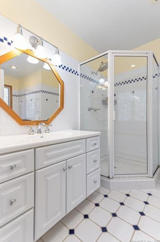 46 Merriland Rd, Stamford CT  06903-1717 exterior