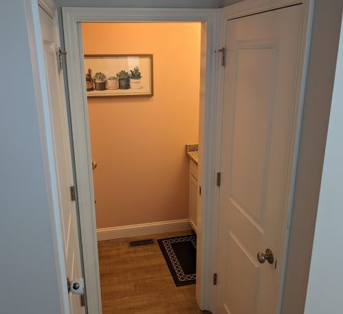 23 Bennett St, Nashua NH  03064-2052 exterior