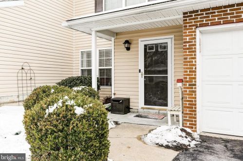 119 Merlin Dr, Hummelstown, PA 17036-8842
