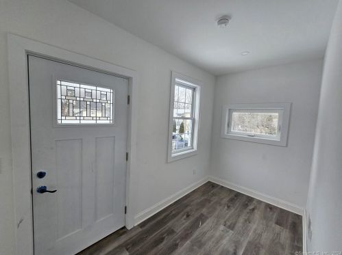 8 Concord St, Danbury CT  06810-6411 exterior
