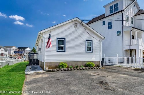 49 Waterway Ct, Bricktown, NJ 08723-7446