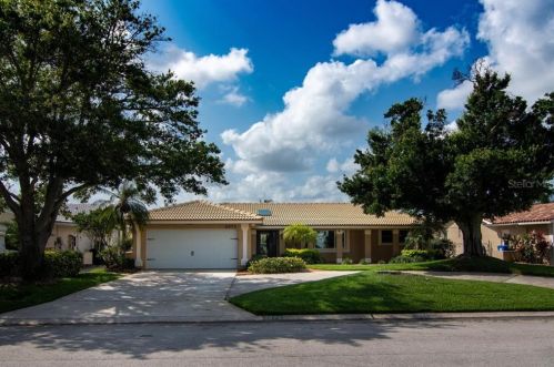 2073 Massachusetts Ave, Saint Petersburg, FL 33703-3403