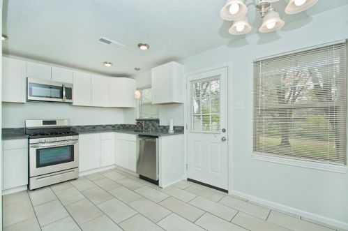 2820 Encino Dr, Dallas TX  75228-2312 exterior