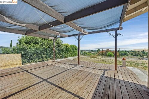 4369 Hillview Dr, West Pittsburg CA  94565-6071 exterior