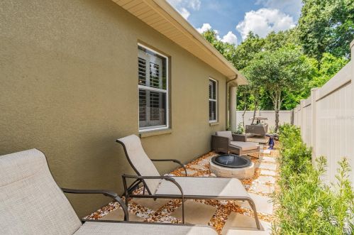 1827 Crooked Oak Ln, Lutz FL  33559-7407 exterior