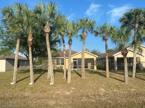 403 Shadow Lakes Dr, Lehigh Acres, FL 33974-0827
