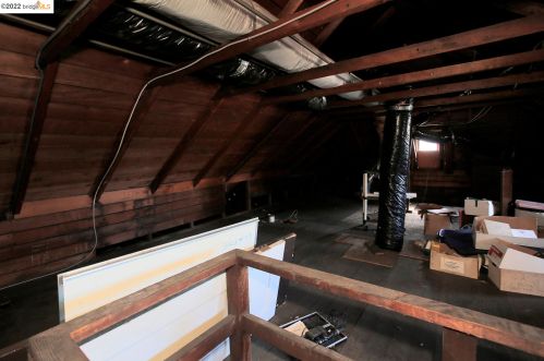 400 34 St, Oakland CA 94608-4211 exterior