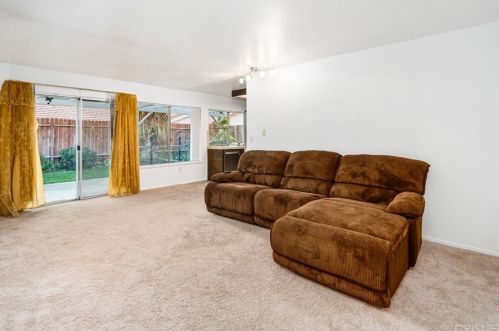 44021 Andale Ave, Lancaster CA  93535-4120 exterior