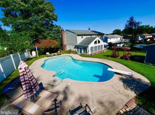 1201 Eric Dr, Boothwyn, PA 19061-2712