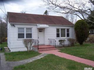 128 Meadowmere Ave, Manor Park, NY 11950-5014