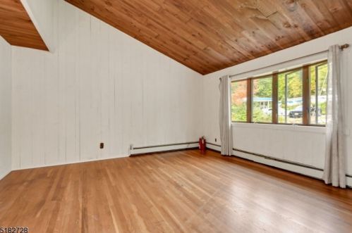 241 Skyline Dr, Skyline Lakes, NJ 07456-2719