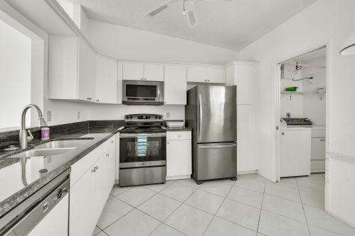 6156 Kings Gate Cir, Delray Beach, FL 33484-2447